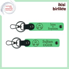Miawiki Müdüre Kurumsal Hediye – Üç Ayyıldız Desenli, Isme Özel 2’li Anahtarlık Seti, Fıstık Yeşil-Yeşil