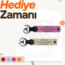 Nar Çiçeği-Kül Gri, Hız Aşıkları Için Özel, Isim Plaka ve A Rh (+) Kan Grubu Yazılı 2'li Anahtarlık