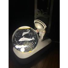 3D Astronot Figürlü Işıklı Küre