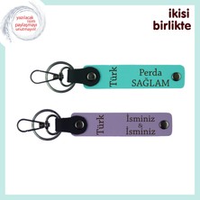 Sadece Ona Ait Hediye – Türk Yazısı Temalı Kişiye Özel Deri Anahtarlık Seti, Turkuaz-Mor