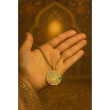 Allah Yazılı Koruyucu Tılsım Kolye - Dua Işlemeli Sekans Madalyon - 316L Çelik