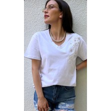 Eliss Butik Işlemeli V Yaka T-Shirt