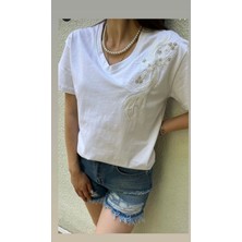 Eliss Butik Işlemeli V Yaka T-Shirt
