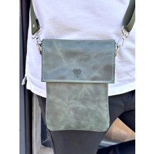 Hakiki Deri Kapaklı Postacı Çantası – Şık ve Retro Tasarım, Günlük Kullanıma Uygun