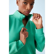 DeFacto Ultra Yumuşak Oversize Geniş Kalıp Yarım Fermuarlı Dik Yaka Modal Sweatshirt D7126AX25SP