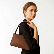 Paftalı Deri Kadın Basic Tek Saplı Fermuarlı Baget El ve Omuz Çantası 27X15X7 cm