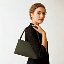Paftalı Deri Kadın Basic Tek Saplı Fermuarlı Baget El ve Omuz Çantası 27X15X7 cm