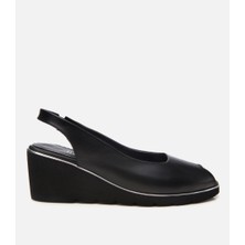 Hotiç Kadın Deri Siyah Tokalı Dolgu Topuklu Sandalet