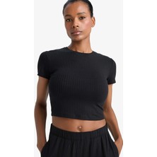 DeFacto Cropped Fit Bisiklet Yaka Sporcu Kısa Kollu Tişört E2536AX25SM
