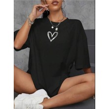 Noflen Minimal Beyaz Kalp Baskılı Oversıze Siyah Tshirt Bol Kesim