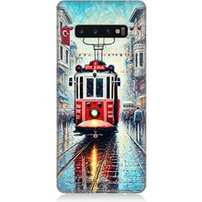 Samsung Galaxy S10 Plus Uyumlu Yağmurlu Sokakta Kırmızı Tramvay  Desenli Silikon Kılıf