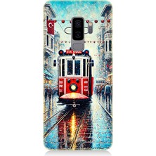 Samsung Galaxy S9 Plus Uyumlu Yağmurlu Sokakta Kırmızı Tramvay  Desenli Silikon Kılıf