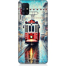 Samsung Galaxy M51 Uyumlu Yağmurlu Sokakta Kırmızı Tramvay  Desenli Silikon Kılıf