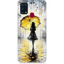 Samsung Galaxy M31 Uyumlu Yağmurda Sarı Şemsiye Altında  Desenli Silikon Kılıf