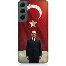 Samsung Galaxy S22 Uyumlu Bayrak Önünde Güçlü Atatürk  Desenli Silikon Kılıf