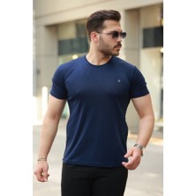 Erkek Bisiklet Yaka Arma Detaylı Basic Kısa Kollu Tişört