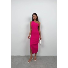 Tek Omuz Yırtmaçlı Elbise