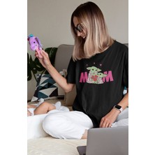 Kalpli Baby Yoda Mom Baskılı Tişört, Oversize Anneler Günü Temalı T-Shirt