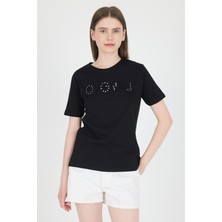 Siyah Yazı Kabartmalı Relaxed Fit Tişört 25224