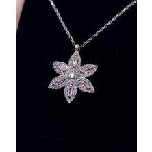 Kadın Gümüş Kolye – Pembe Lotus Çiçeği Tasarımlı, Rodyum Kaplama
