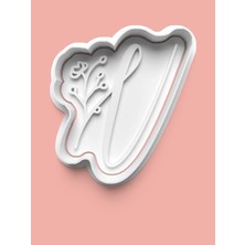 Aktastore Çiçek Desenli V Harfi Kurabiye Kalıbı ve Şeker Hamuru Kalıbı