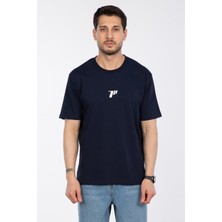 Oil Park Erkek Bisiklet Yaka %100 Pamuk Rahat Kalıp  777 Sayı Baskılı T-Shirt
