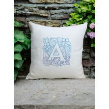 Voz No Jardim - Jacinto - Monogram Nakışlı Kırlent Kılıfı