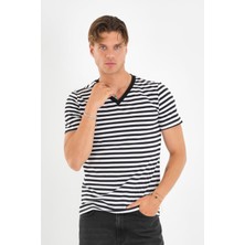 Alexandergardı V Yaka Çizgili T-Shirt