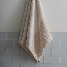 Mercan Işlemeli Püsküllü El Havlusu (30 x 50 Cm)