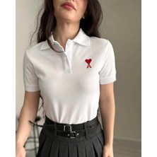 Kadın Polo Yaka Kalp Işlemeli T-Shirt