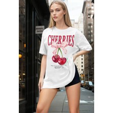 Millionaire Kadın Cherries Ekru Beyaz Oversize Fit Bol Geniş Kalıp Salaş Kesim T-Shirt