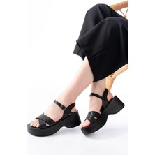 24414-1005 Siyah Günlük Çapraz Dolgu Topuk Kadın Sandalet