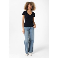 Christina Kadın Derin V Yaka Slim Fit T-Shirt