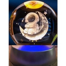 Ay Üstünde Astronot Tasarımlı Plastik Altlıklı Işıklı Cam Küre