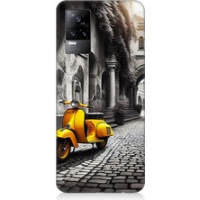 Vivo V21E Uyumlu Taş Sokakta Sarı Vespa  Desenli Silikon Kılıf