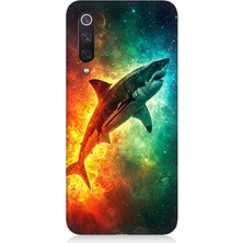 Xiaomi Mi 9 Se Uyumlu Uzayda Parlayan Yalnız Köpekbalığı  Desenli Silikon Kılıf