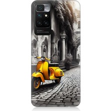 Xiaomi Redmi 10 Uyumlu Taş Sokakta Sarı Vespa  Desenli Silikon Kılıf
