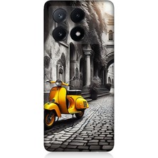 Xiaomi Poco X6 Pro Uyumlu Taş Sokakta Sarı Vespa  Desenli Silikon Kılıf