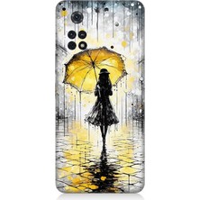 Xiaomi Poco M4 Pro Uyumlu Yağmurda Sarı Şemsiye Altında  Desenli Silikon Kılıf