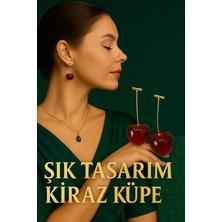 Kadın Kiraz Figürlü Sallantılı Küpe – Altın Renk Saplı, Moda Takı, Günlük & Özel Gün Aksesuarı