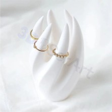 Beyaz Yüzük Takı Standı Şıklık ve Düzeni Artırır