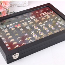 Şık Siyah Süet Cam Kapaklı Takı Standı, Düzen ve Estetik Sağlar