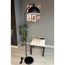 Şık Siyah Hareketli Metal Lambader, Modern Dekorasyon Için Idealdir