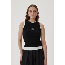 Buly Nakışlı Biye Detaylı Kolsuz Body