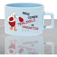 Beni Üzmek Tehlikeli ve Yasaktır Baskılı Eğlenceli Hediyelik Pastel Renkli Dikdörtgen Kulplu Fincan
