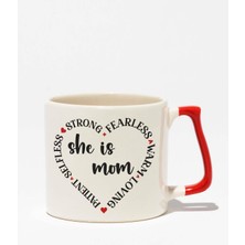 She Is Strong Patient Mom Baskılı Anneler Günü Hediyelik Kırmızı Kulplu Modern Seramik Kupa