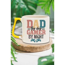 "dad By Day Gamer By Night" Gamer Mottosu Arkadaşa Doğum Günü Hediye Sarı Kulplu Kupa Bardak