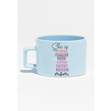 She Is Strong Mom No:2 Baskılı Anneler Günü Hediyelik Mavi Dikdörtgen Kulplu Fincan Kupa Bardak