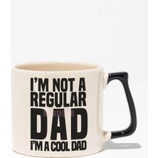 I Am Not A Regular Dad I'm A Cool Dad Baskılı | Babalar Günü | Siyah Kulplu Modern Seramik Kupa