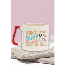"don't Trip Over What's Behind You" Geçmişe Takılma Doğum Günü Hediye Kırmızı Kulplu Kupa Bardak